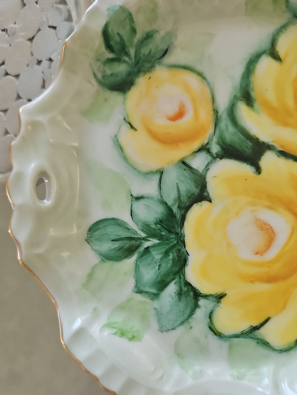 Beautiful Vintage Hand-Painted Yellow Roses Porcelain Serving Tray/Platter - Picture 5 of 8